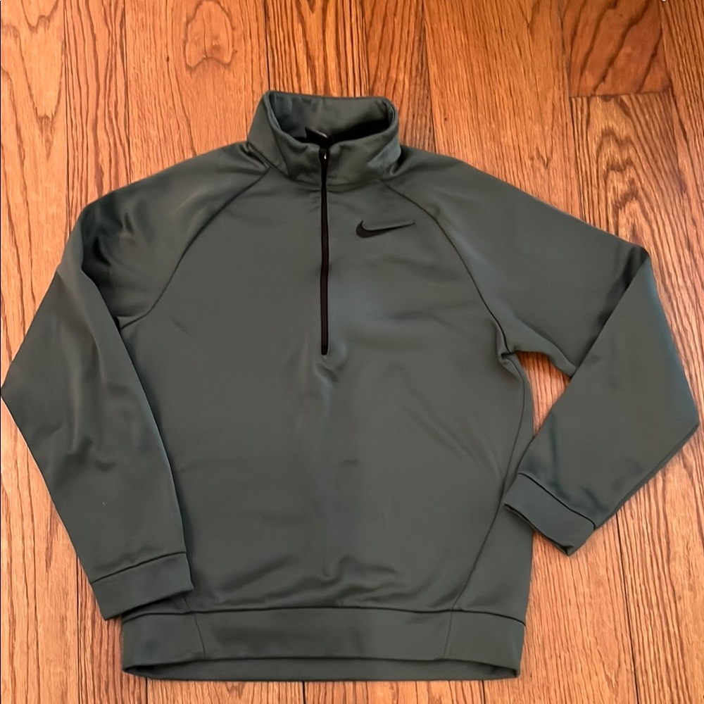 Nike men’s small Greenish/charcoal 1/4 zip Sweatshirt